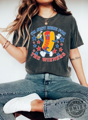 Just Here For The Wieners 4Th Of July Funny Hot Dog Independence Day Shirt honizy 4