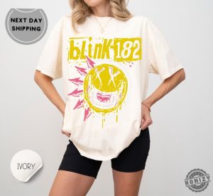 Retro Blink 182 Concert Graphic Shirt Arrow Smiley Retro Sweatshirt Vintage Blinks Hoodie Punk Rock Tee honizy 2