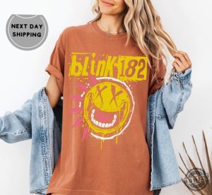 Retro Blink 182 Concert Graphic Shirt Arrow Smiley Retro Sweatshirt Vintage Blinks Hoodie Punk Rock Tee honizy 4