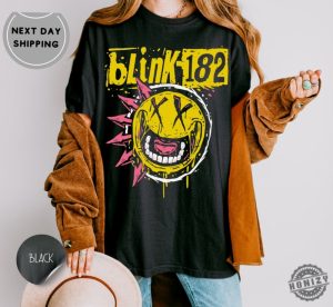 Retro Blink 182 Concert Graphic Shirt Arrow Smiley Retro Sweatshirt Vintage Blinks Hoodie Punk Rock Tee honizy 7